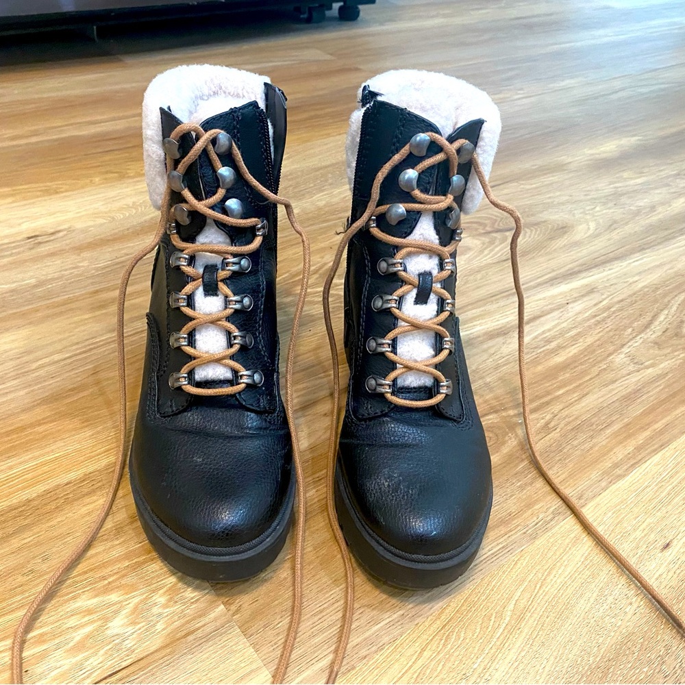 Women’s boots with fur